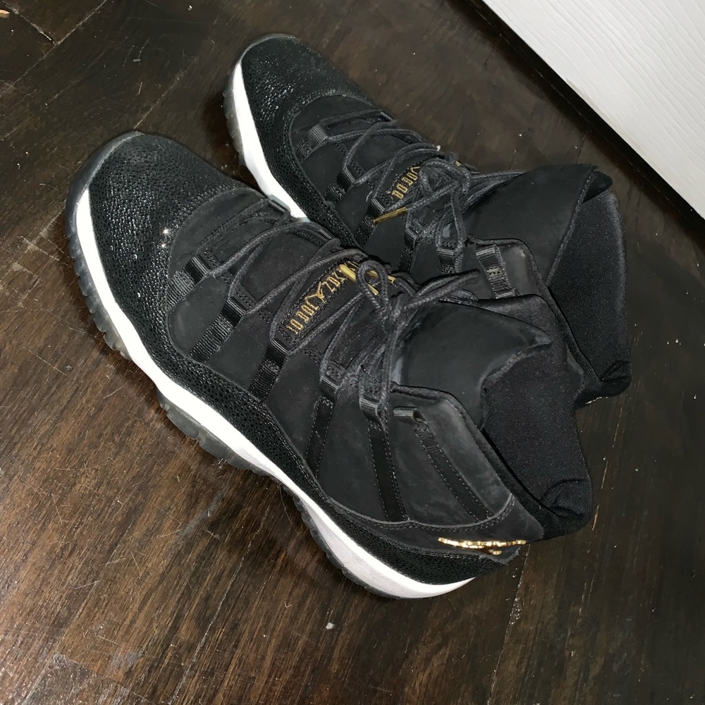 Air Jordan 11 Heiress size 9Y